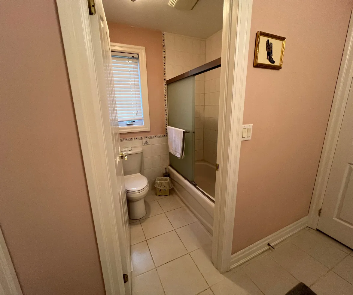Bathroom with tub and toilet